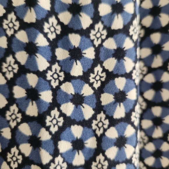 H&M Blue Cute Floral Sleeveless Split V-Neck Size 6 Tunic Top - Picture 4 of 12